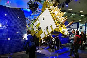 Modelo de satélite Glonass-K en la feria CeBIT 2011